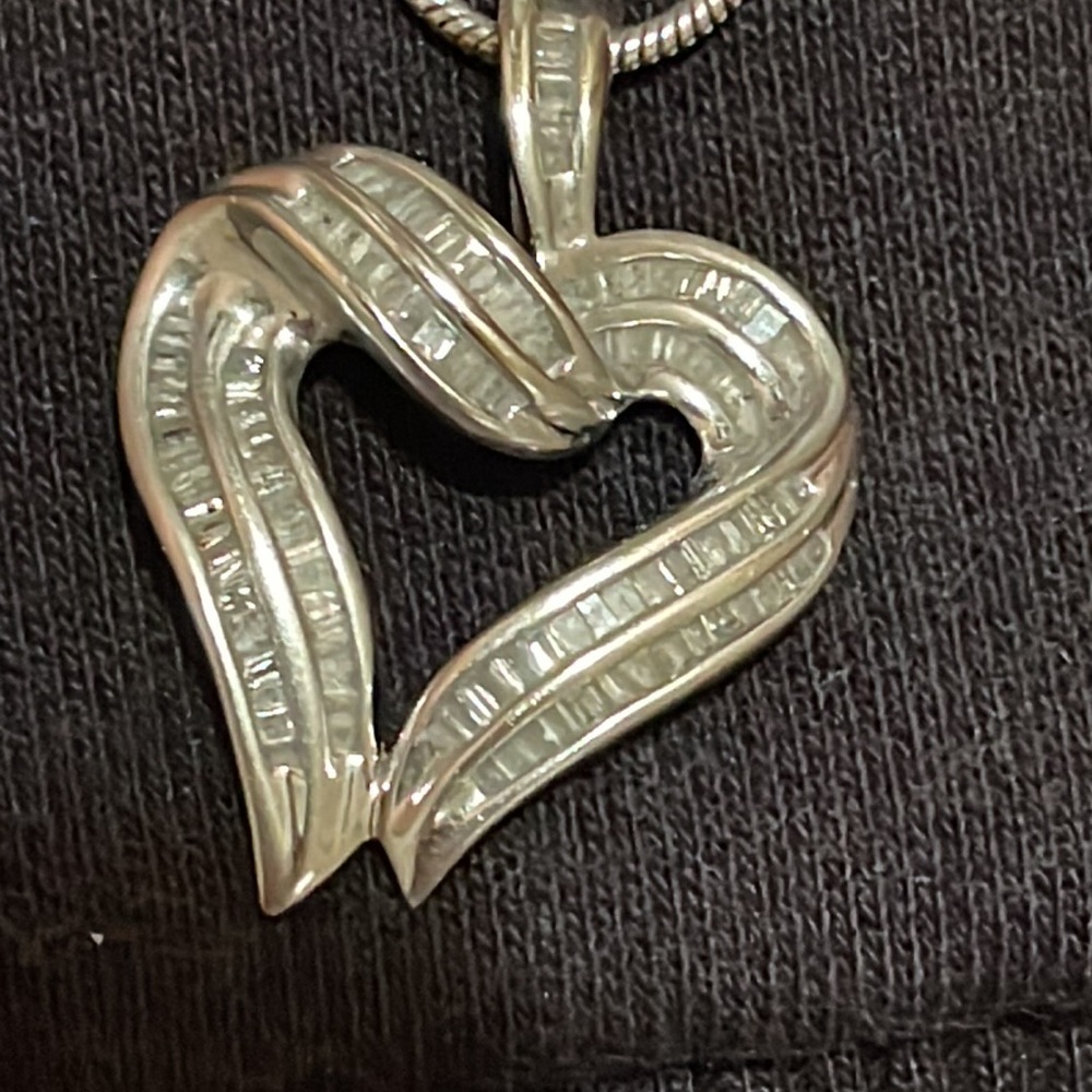 10k white gold baguette diamond heart pendant